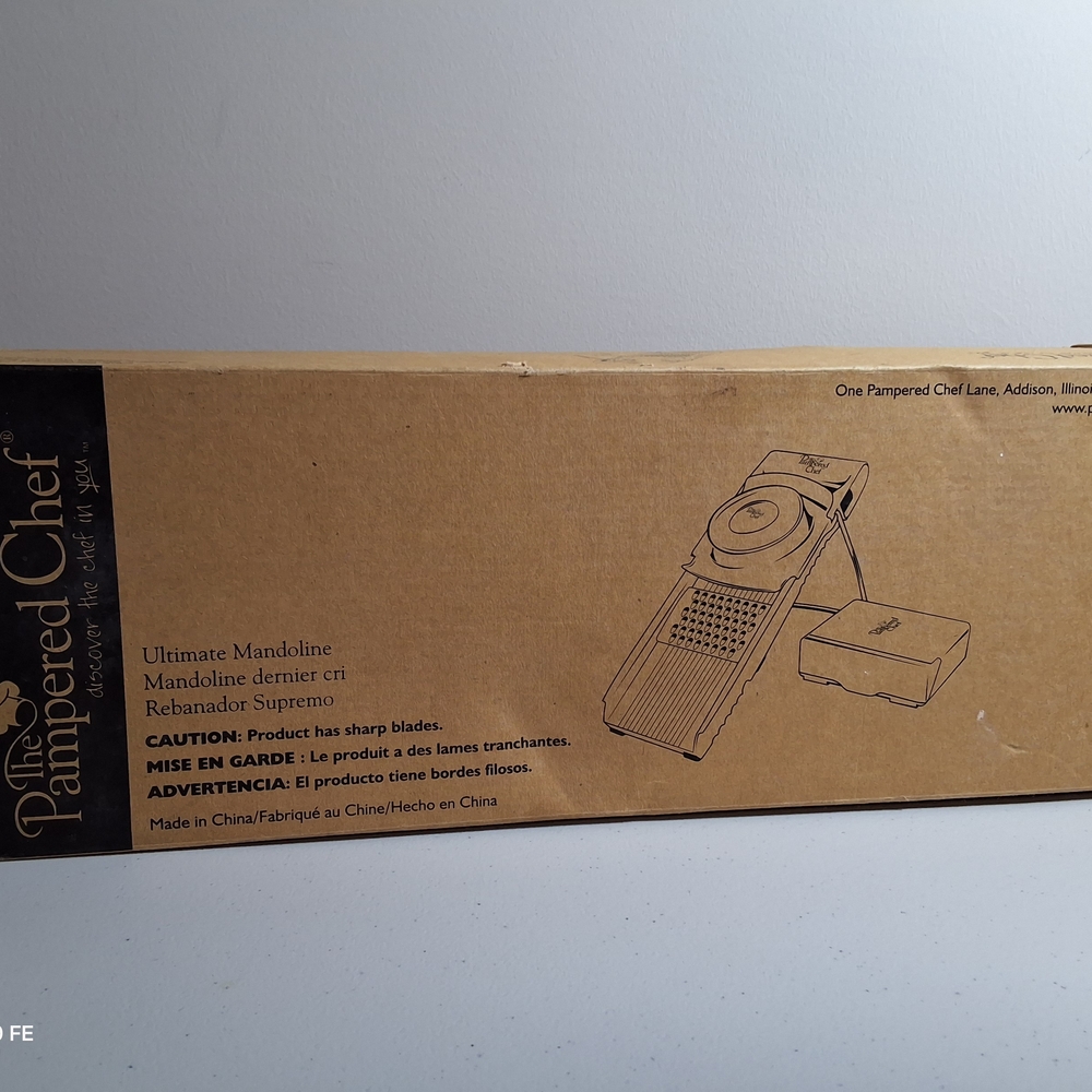 The Pampered Chef Ultimate Mandoline (Some Damage To The Slider)